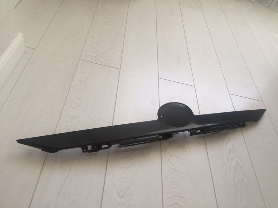 Молдинг на багажник камри 55