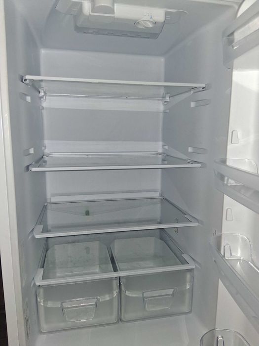 Хладилник с фризер Indesit за ползване,ремонт
