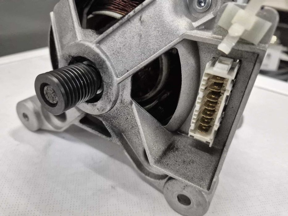 Motor mașina de spalat Whirlpool 7 pini seriile AWOC / R27