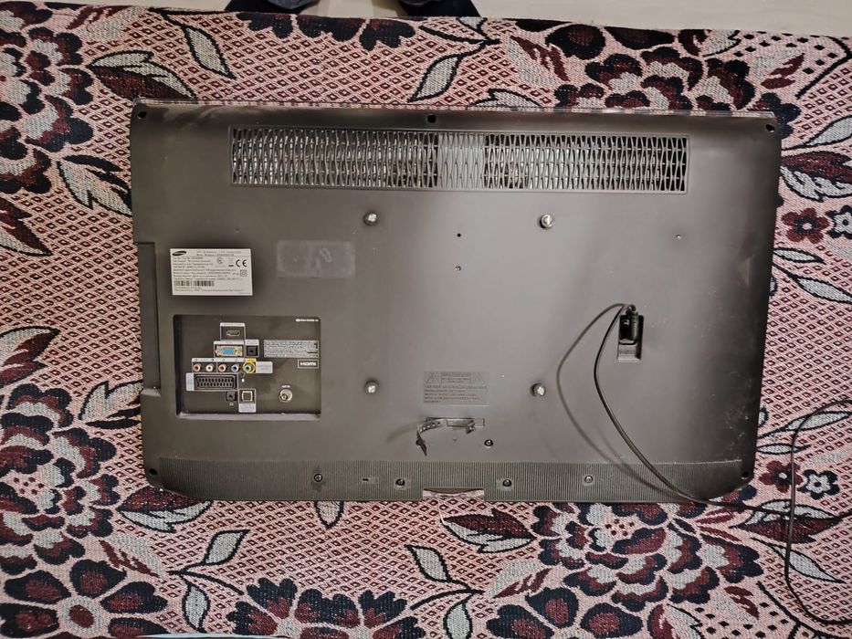 Телевизор Самсунг, диагональ 81, НЕ смарт