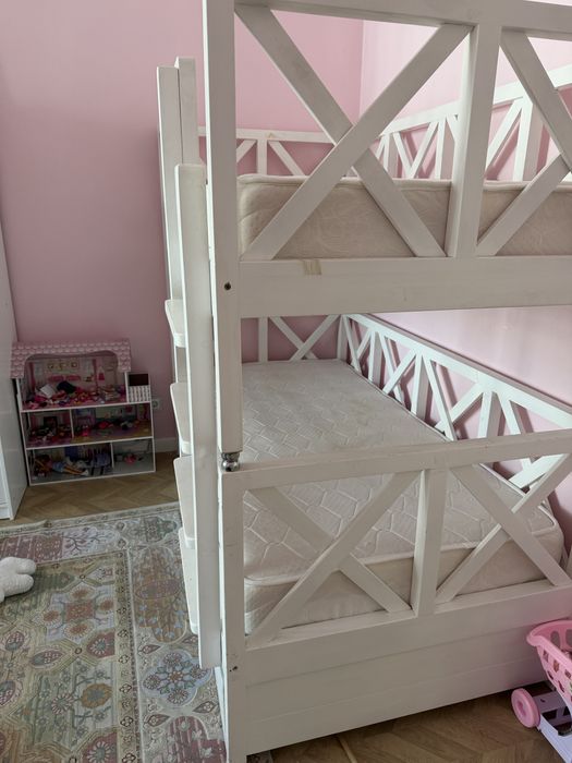 Продам двухъярусную кровать