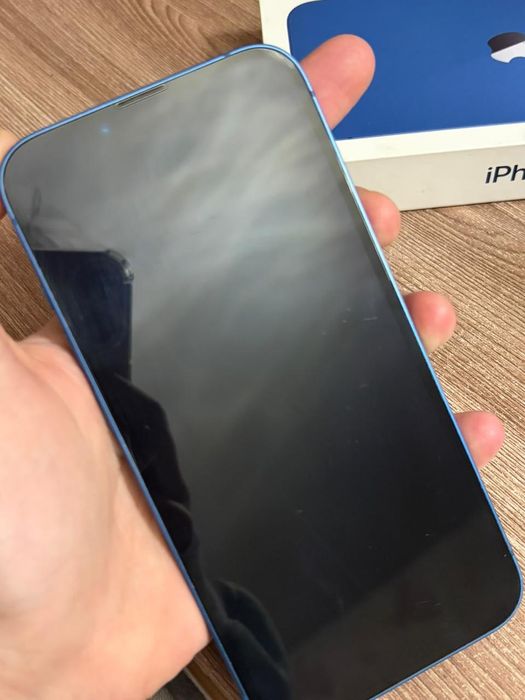 Продам Apple 13. Цвет синий