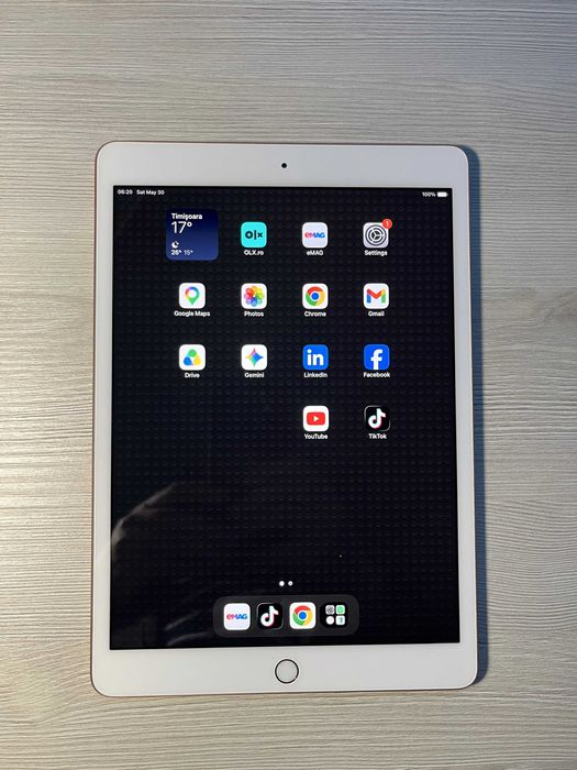 iPad 7, memorie 32GM, perfect funcțional și estetic