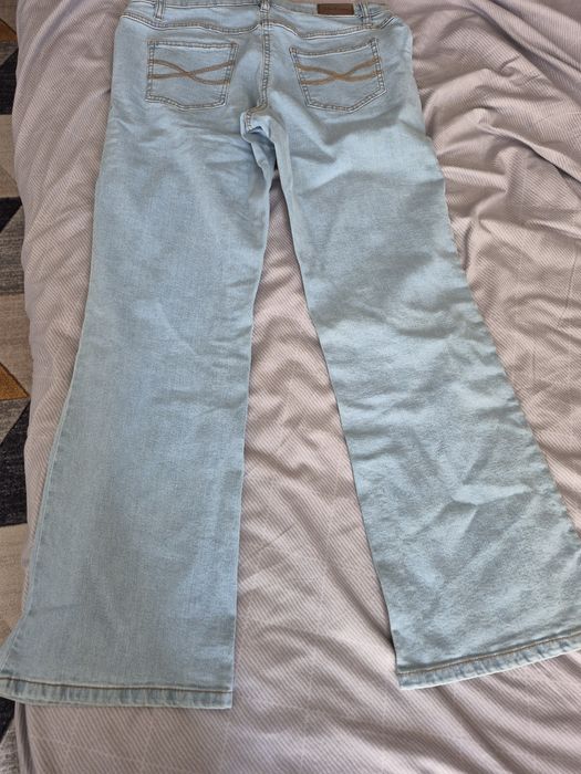 Продаются джинсы