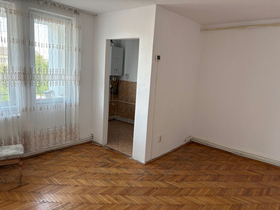 Garsoniera de vânzare