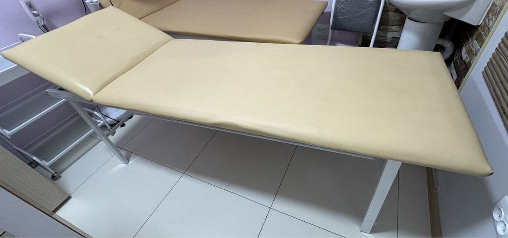 Продаются Кушетки и стул