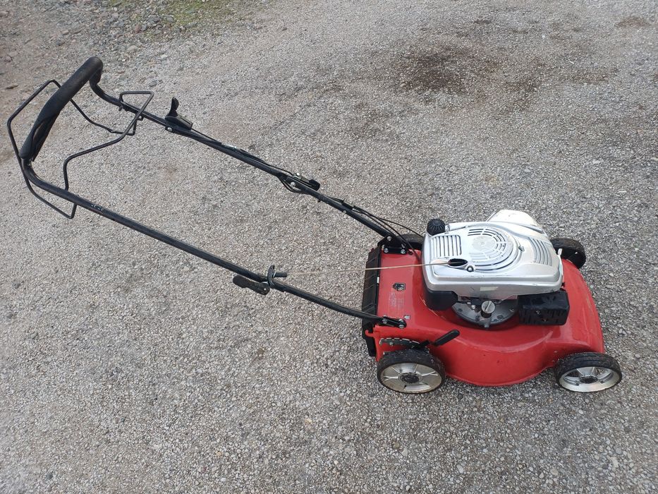 Бензинова самоходна косачка