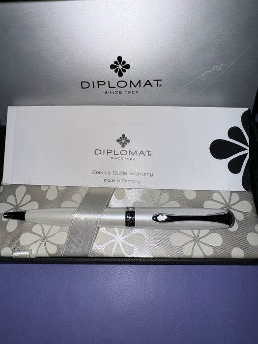 Vând Pix Excellence A2 Pearl White Diplomat
