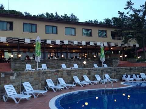 Продава се Хотел в Ловеч, Вароша - 1920 кв.м за 478 €/кв.м - Снимка #2