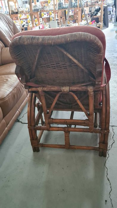 ратанов шезлонг стол с табуретка за крака