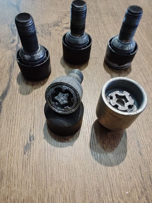 Комплект секретни болтове "Tiguan"