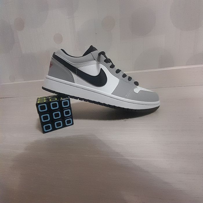 Nike Air Jordan 1 low "Light Smoke"