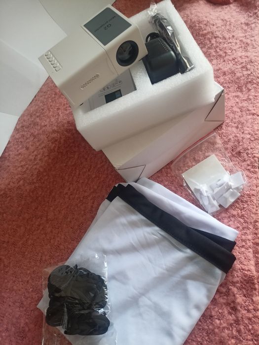 Продам новый мини проектор