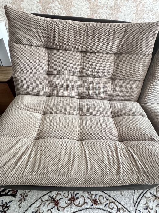 Продам диван  4 м раскладной.