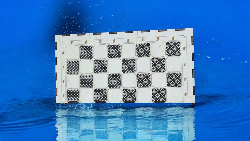 Ръчно изработен дървен шах с уникален спираловиден дизайн