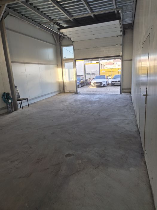 Hale (boxe) și spatii la etaj de inchiriat