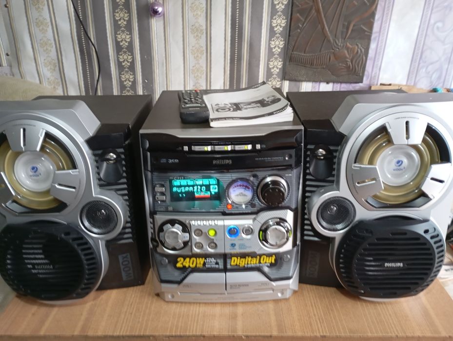 музыкальный центр Philips FW-C717