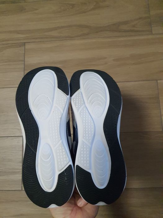 Newbalance mărimea 44