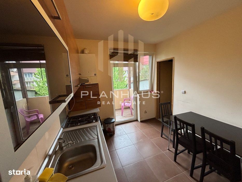 Închiriere - apartament cu 3 camere - Zona Piata Izvoare — fotografia 3