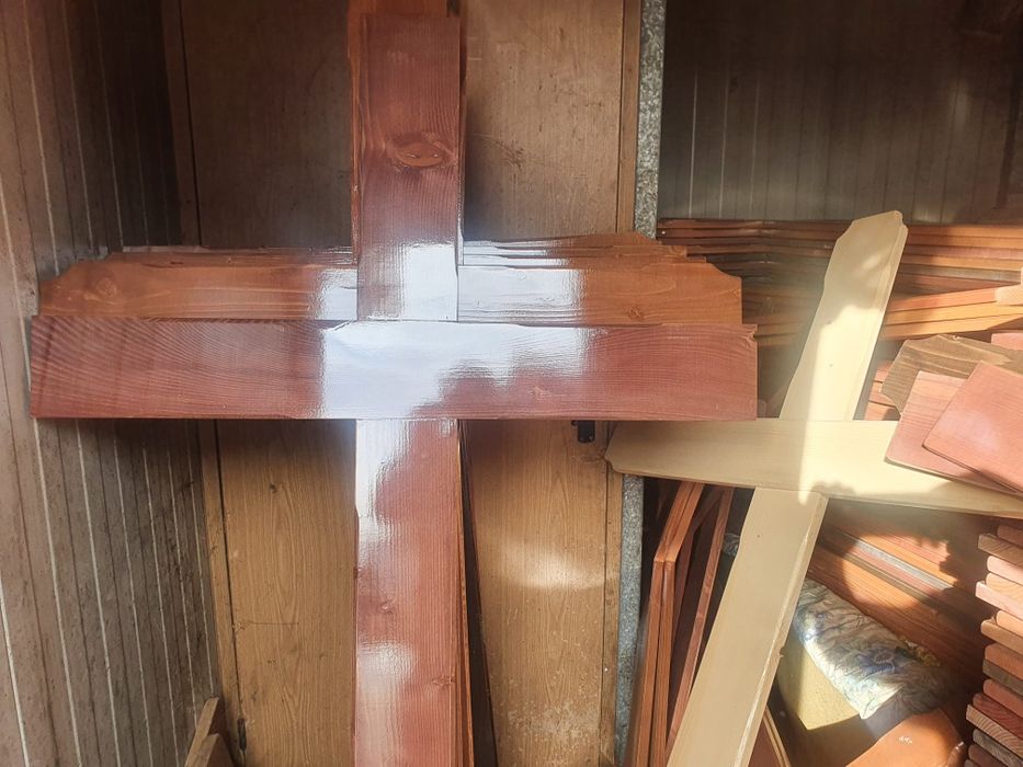 Producator distribuitor cruci sí sicrie