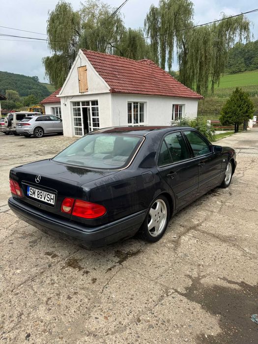 Mercedes-Benz E-Class (W210)