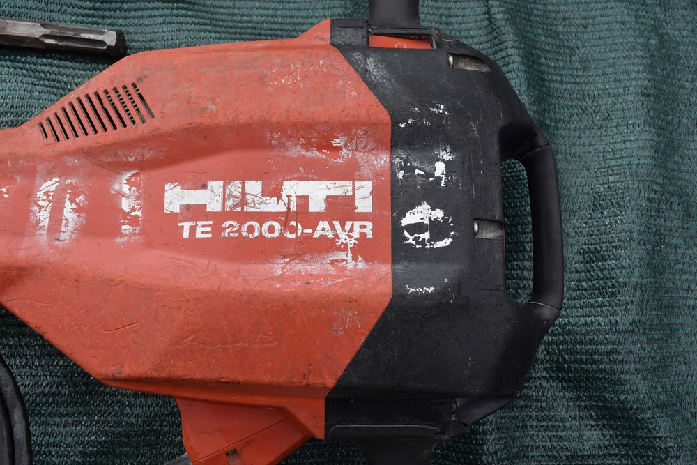 Închiriere Ciocan demolator Hilti TE 2000-AVR + dălți