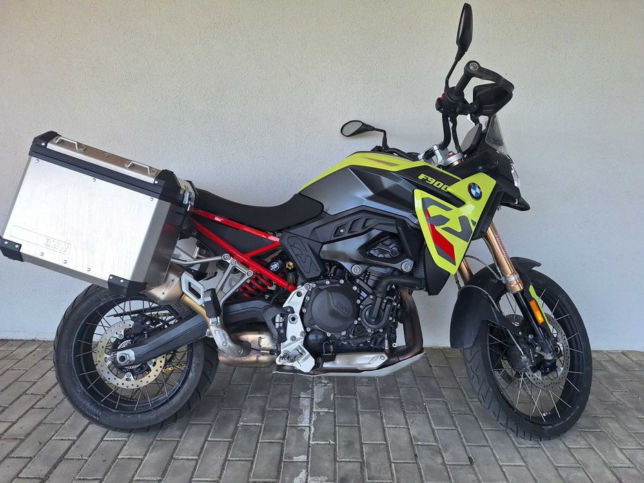 Motoyard vinde BMW F900GS cu doar 11399