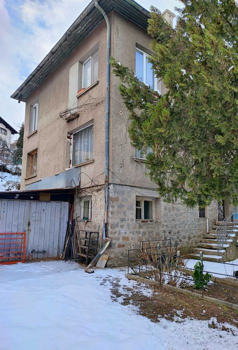 Собственик продава двуетажна къща в гр.София ,кв.,,Бояна”