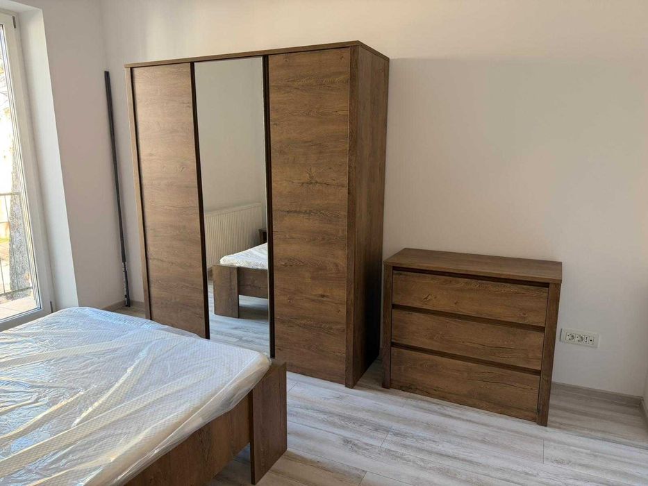 vand apartament decomandat LUNCA