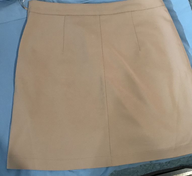 Къса пола с  декоративни копчета, MOHITO, N 40