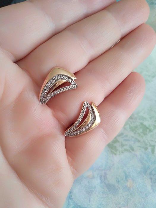 Золотые      серьги.