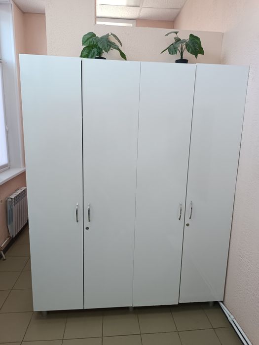 Шкаф. Угловой диван