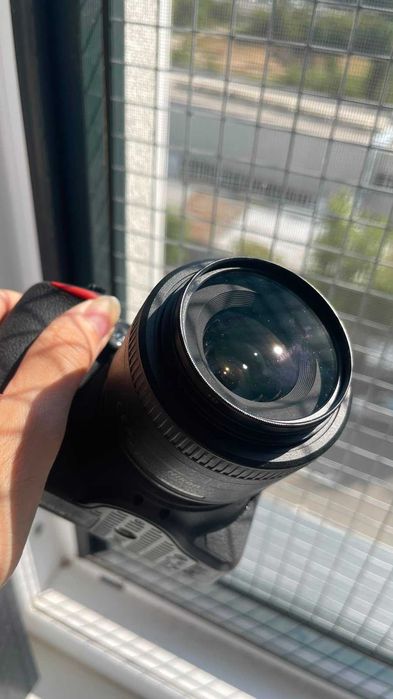 Nikon D5600 + Nikon 35mm f/1.8G + card 128GB, doar 9875 cadre