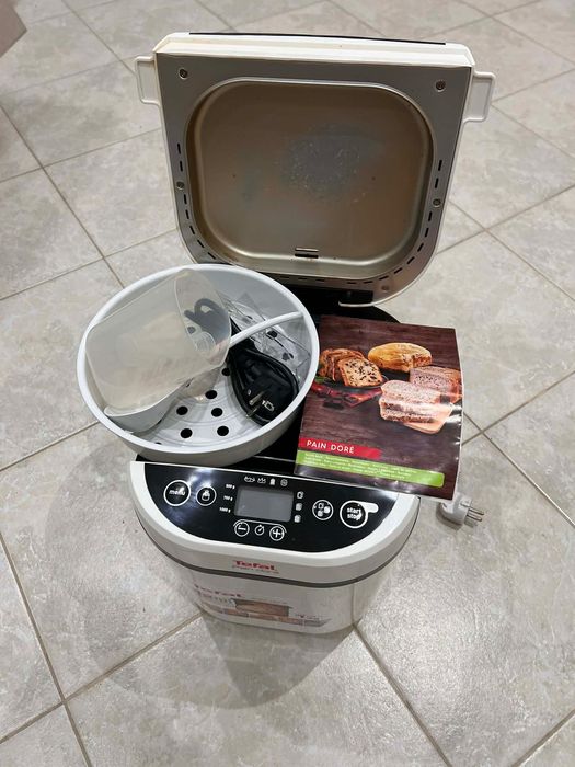 Продавам хлебопекарна Tefal Pain Doré – Simply Bread.