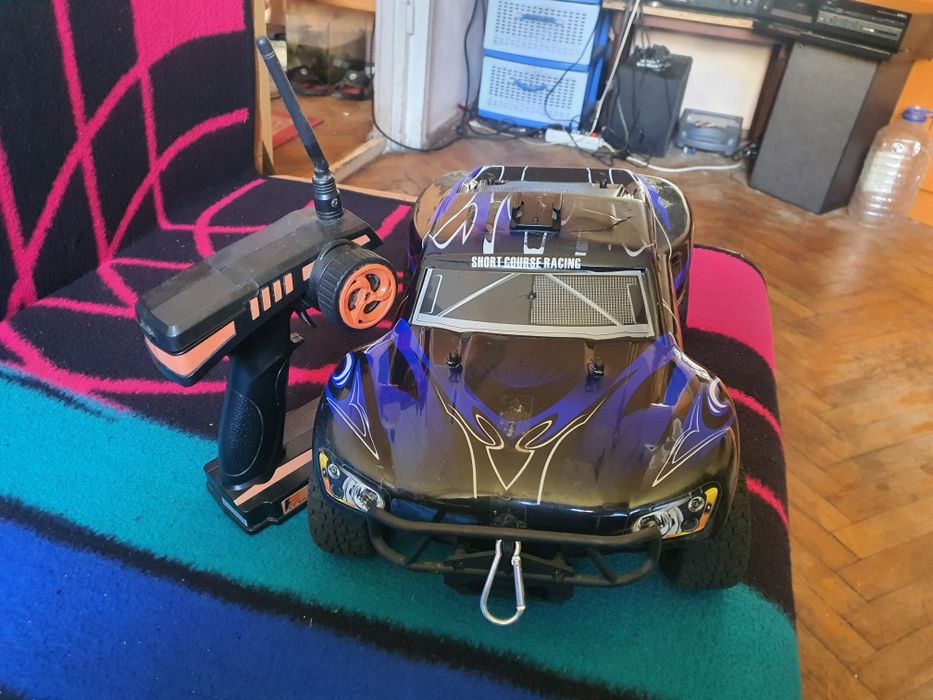 se vinde automodel  traxx flaș 4wd