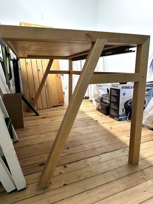 Дървено голямо бюро