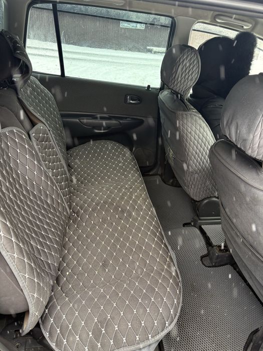 Продам машину мазда премаси 2002года автомат