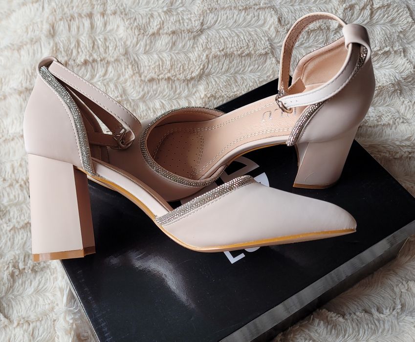 Pantofi Noi cu Toc Eleganti,