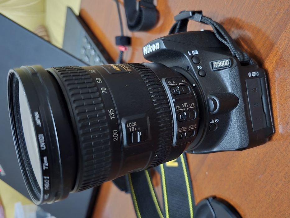 Nikon D5600 930 cadre+ Nikon 18-200mm f 3.5 5.6G AF S DX ED VR II