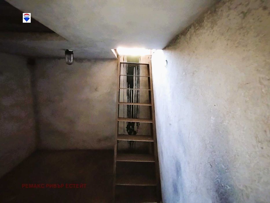 Масивен гараж за продажба кв. Дружба 1