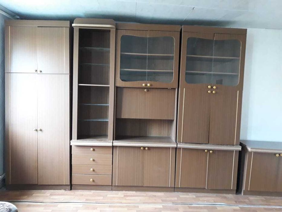 Горка (ручная работа из дуба), стенка