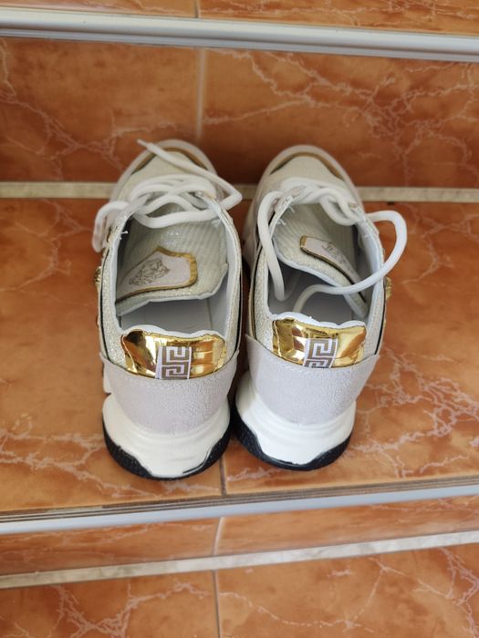 Маратонки Nike Air Max 270 и New Balance 9060 Versace
