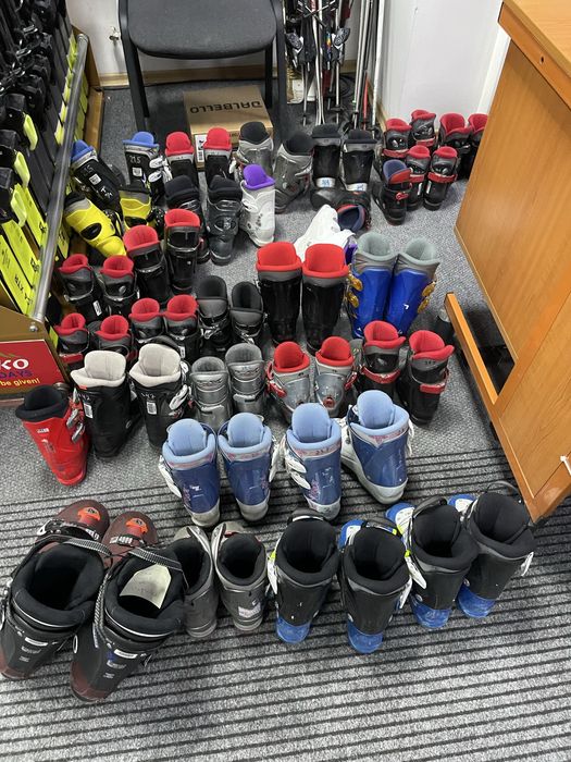 Детски ски и ски обувки – сервизирани, готови за каране