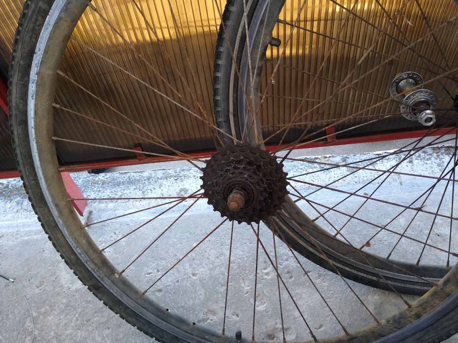 Cauciucuri set noi și set roti și plus o roata spate