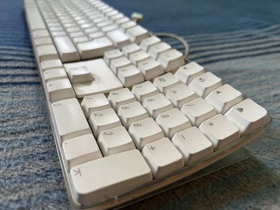 Apple Keyboard A1048