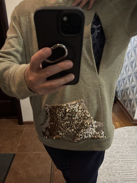 Акриловый свитер для кормящих