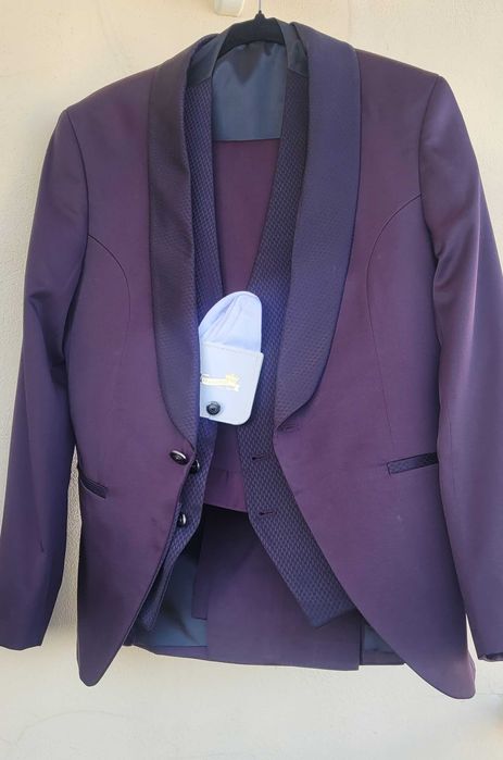 Costum MAXXIMUS,adolescent/deosebit.Talie 46.