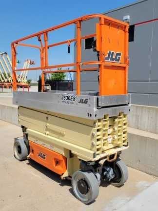 Ножична Вишки под наем - Работна Височина 10М JLG 2630ES