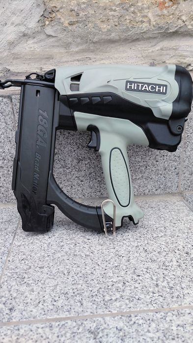HITACHI NT 50GS GAS Акумулаторен такер с газ