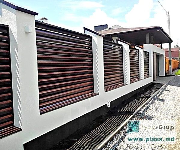 Garduri și porți din jaluzele șipcă metalică